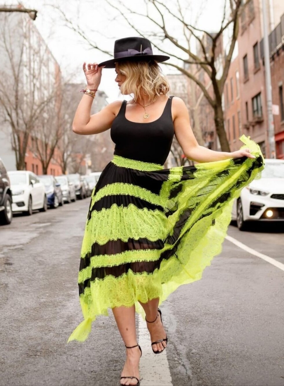 Alice + Olivia Katz Lace Pleated Midi Skirt – Like New – Size 6